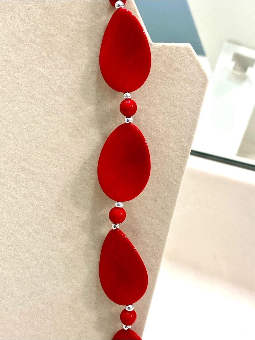 Retro Red Teardrop Bead Necklace